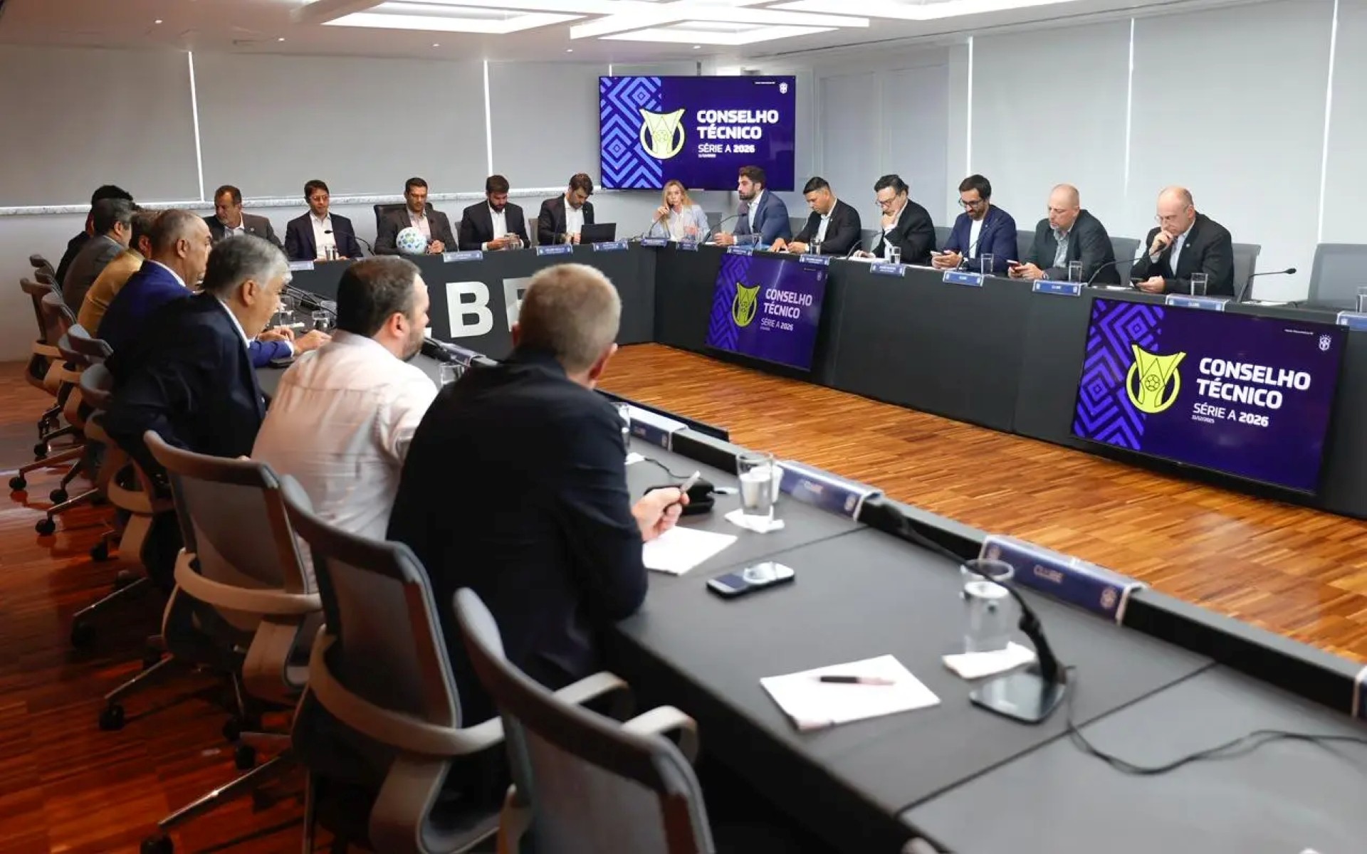 Clubes pedem à CBF que não aprove novos gramados sintéticos até nova reunião em 2026