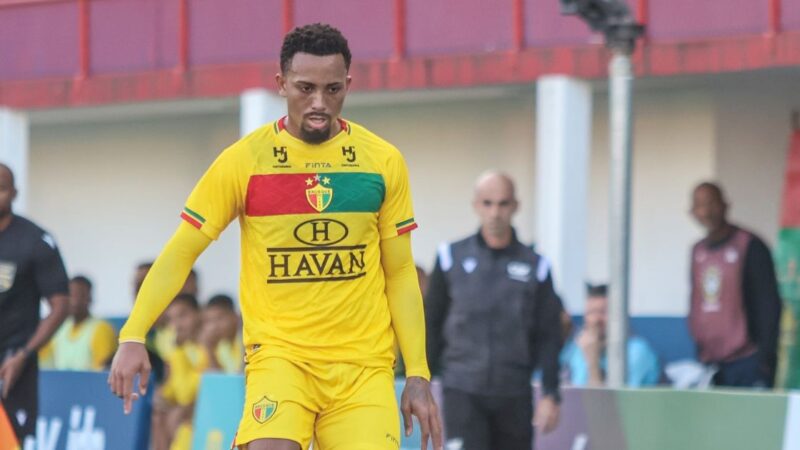 Operário-PR anuncia a contratação do zagueiro colombiano Jhan Pool, ex-Brusque