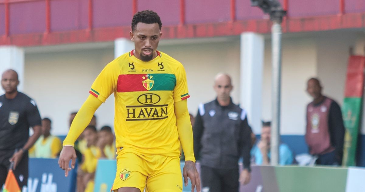 Operário-PR anuncia a contratação do zagueiro colombiano Jhan Pool, ex-Brusque