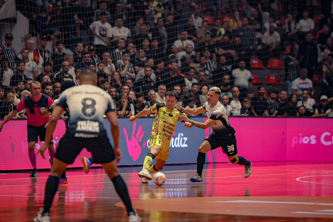 Corinthians e Jaraguá empatam no jogo de ida da final da Liga Nacional