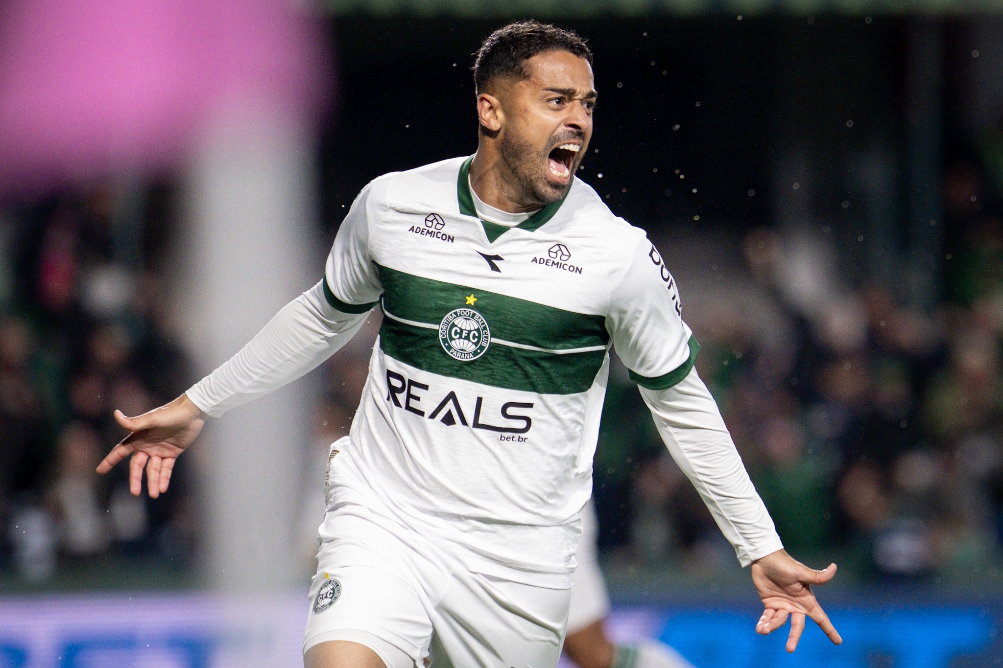 Vila Nova acerta contratação do atacante Dellatorre, do Coritiba