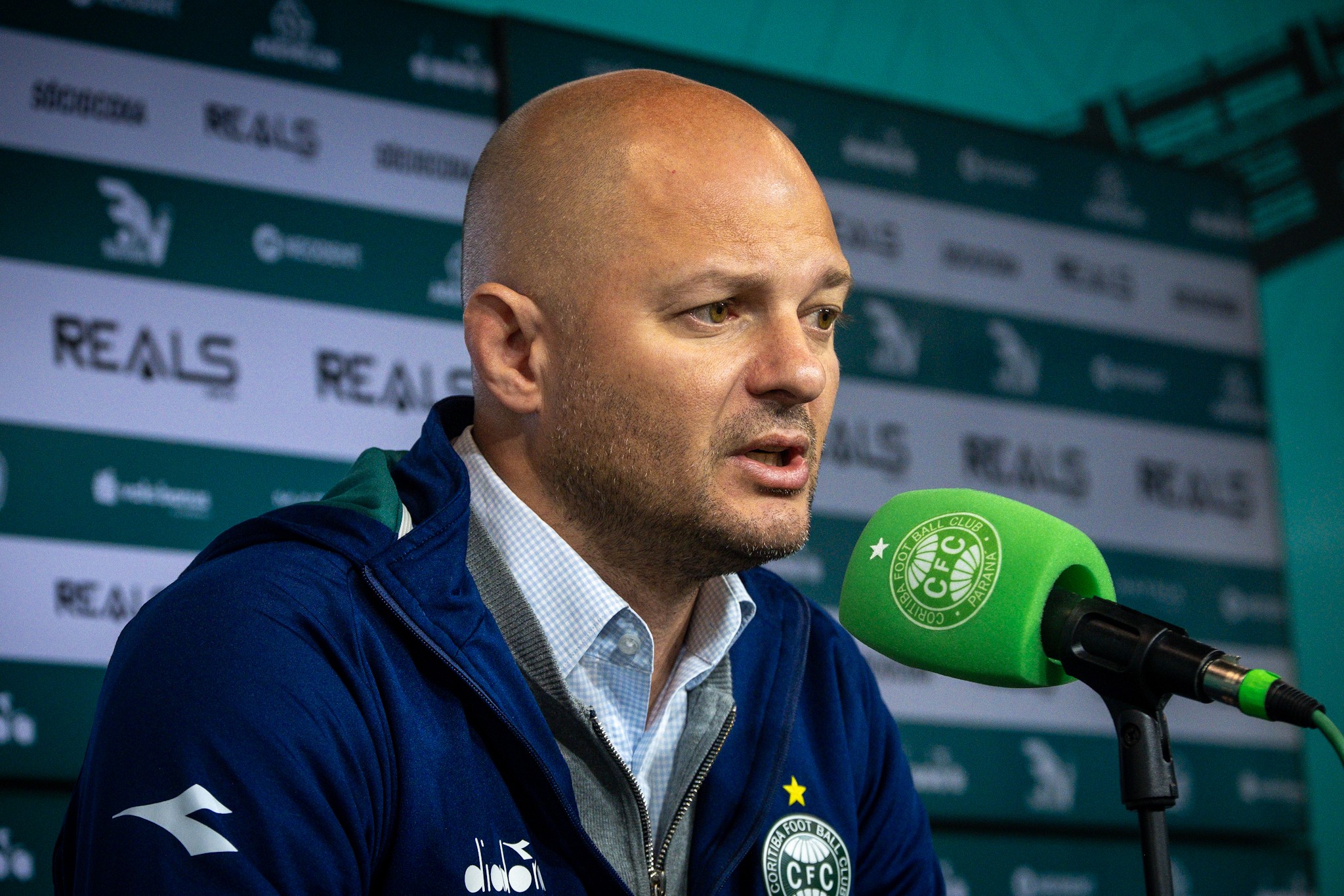 Coritiba avalia opções no mercado para novo treinador; veja os nomes