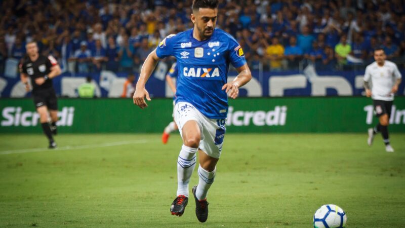 Meia ex-Cruzeiro, Santos e Palmeiras anuncia aposentadoria aos 38 anos