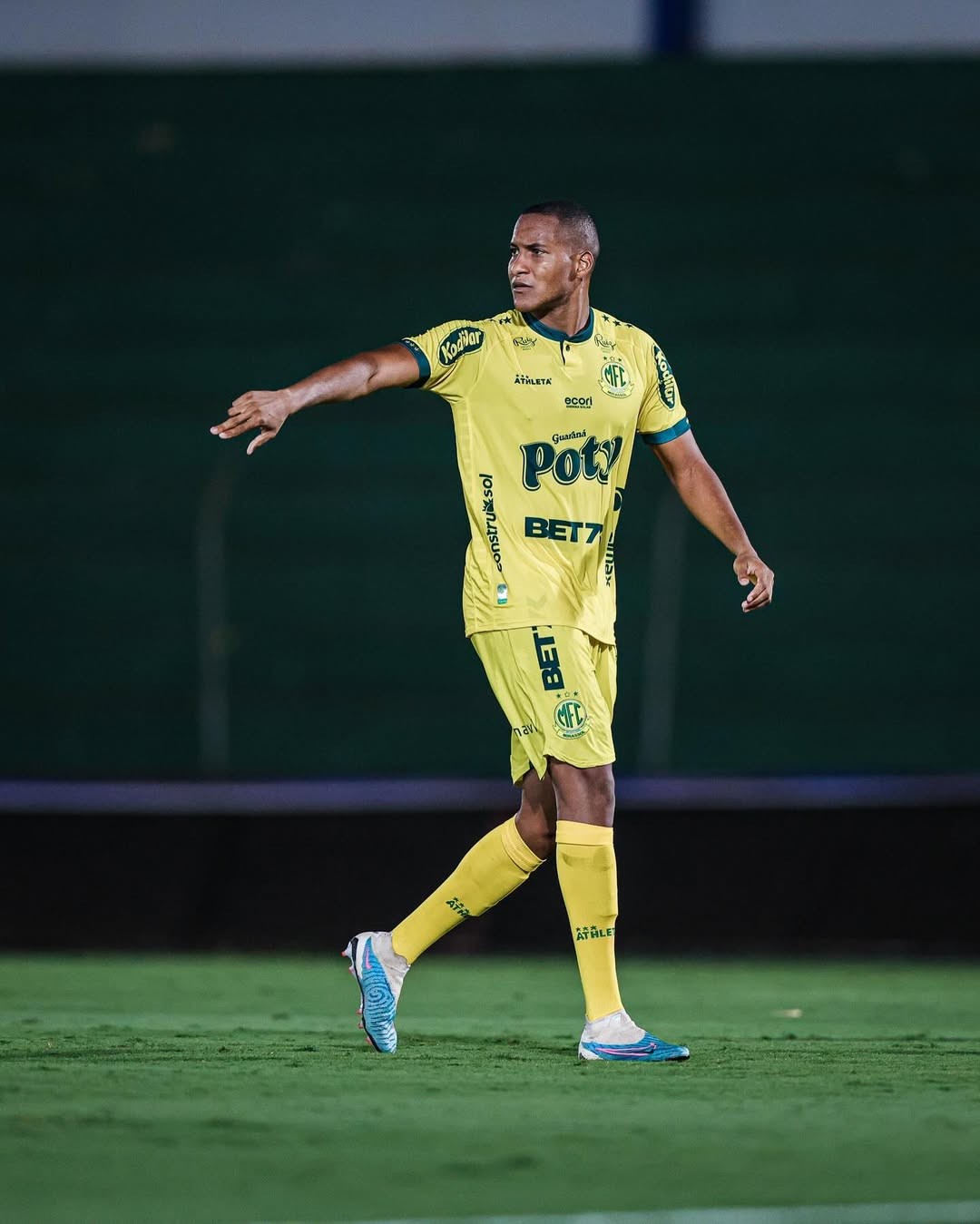 Botafogo-PB anuncia a contratação do zagueiro Da Silva, que estava no Mirassol