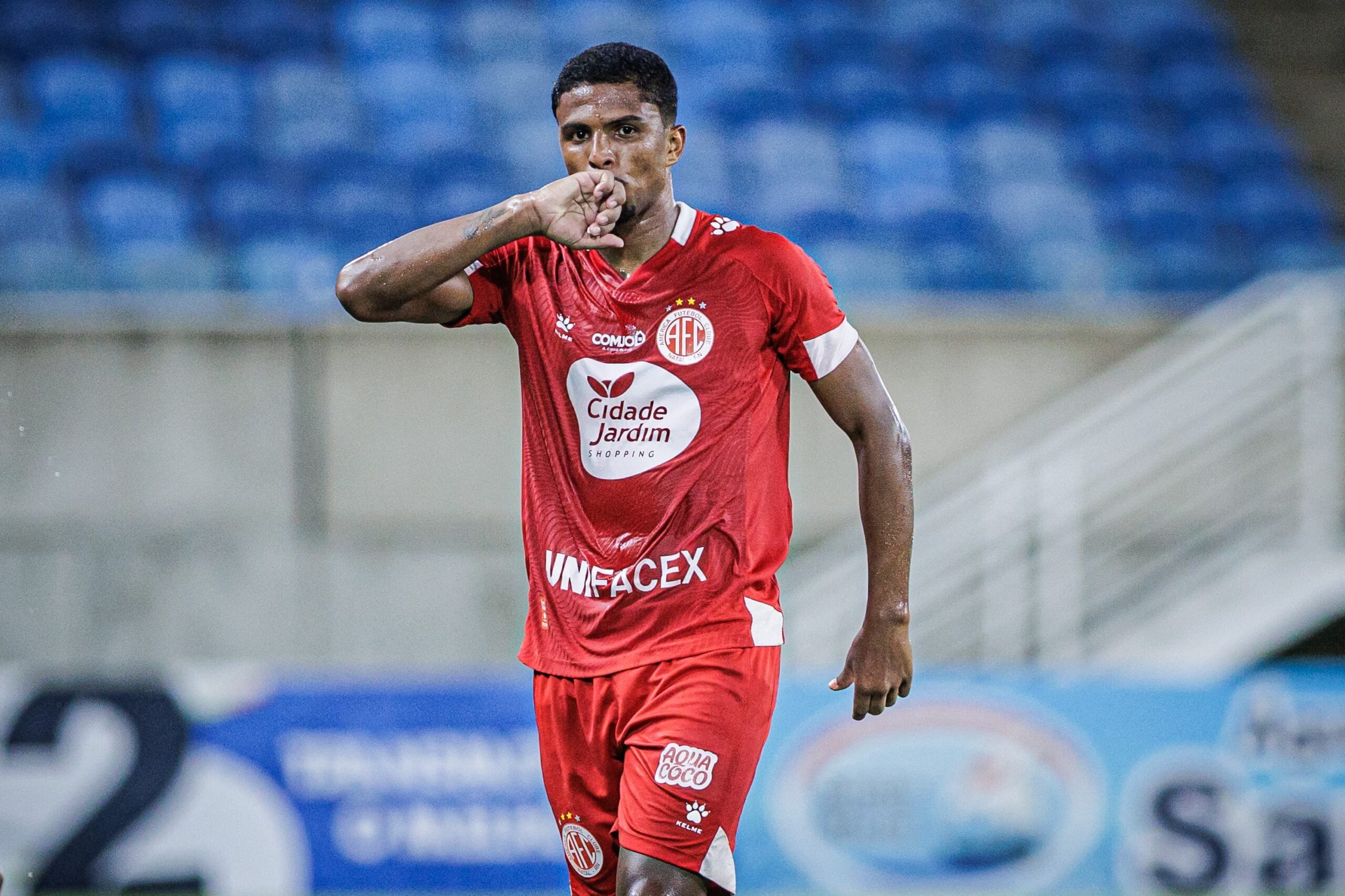 Sport está próximo de fechar a contratação de lateral do Criciúma