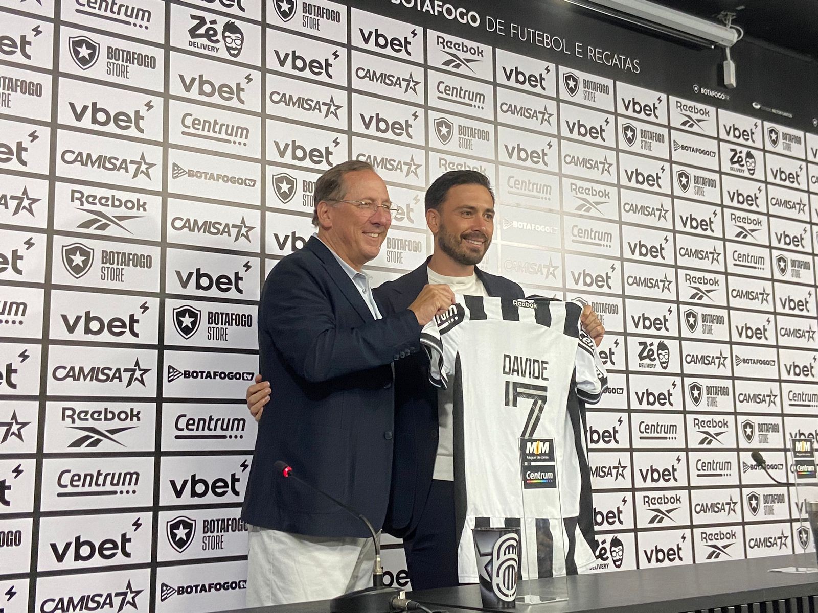 Com pressa na busca por técnico, Botafogo tem semana decisiva para reparar erros de 2025