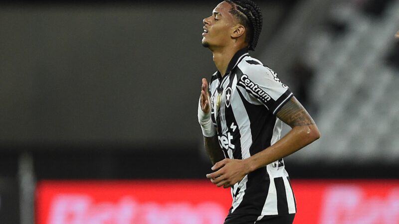 Botafogo recusa proposta de empréstimo do Vitória pelo volante Newton