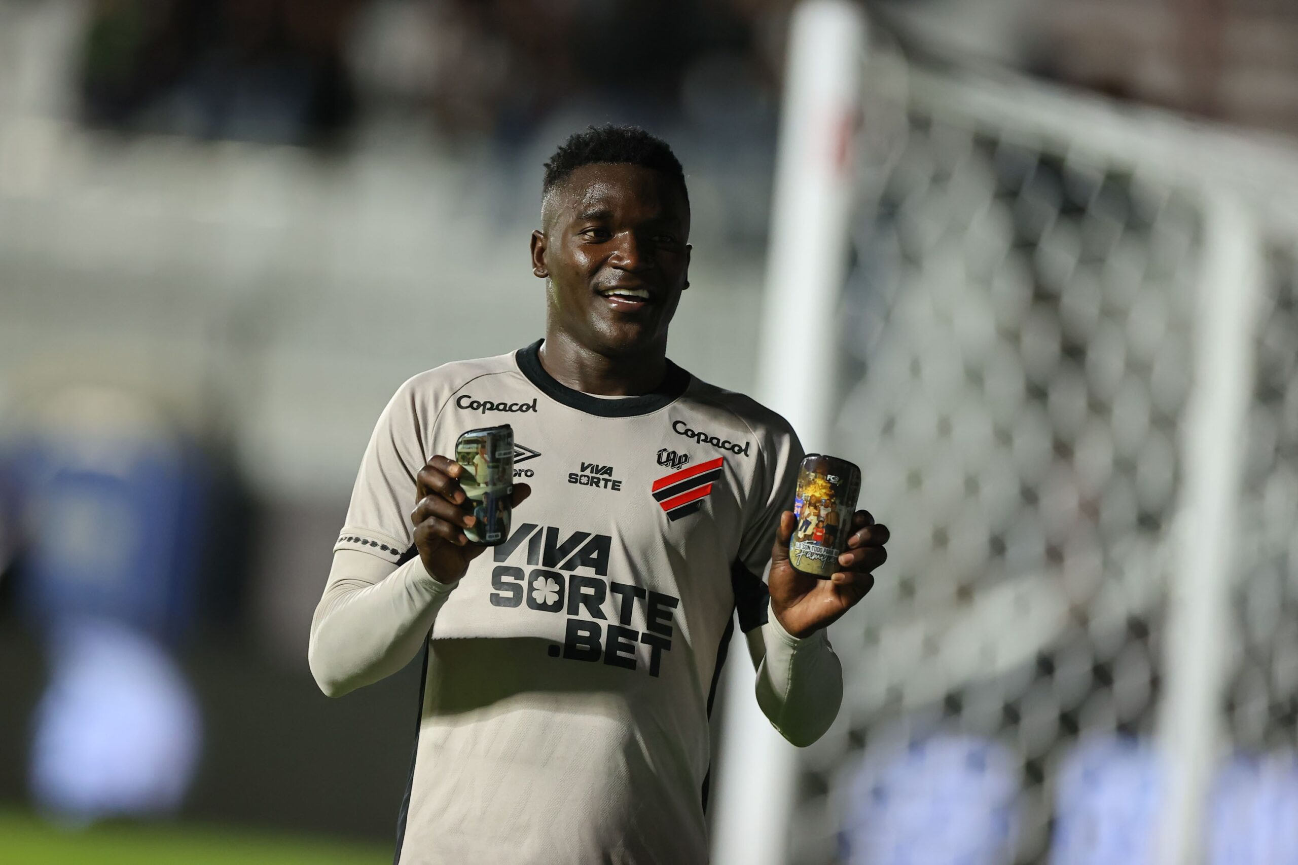 El Paranaense: com Viveros goleador, Athletico vai para 2026 com estrangeiros em alta