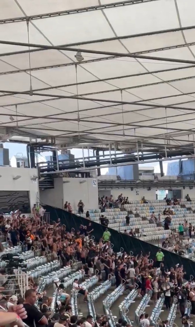 Torcedores do Corinthians “invadem” área de cativas no Maracanã e são retirados pela PM
