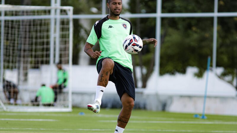 Botafogo-PB acerta a permanência de Ed Carlos após rescisão contratual do jogador com o Santos