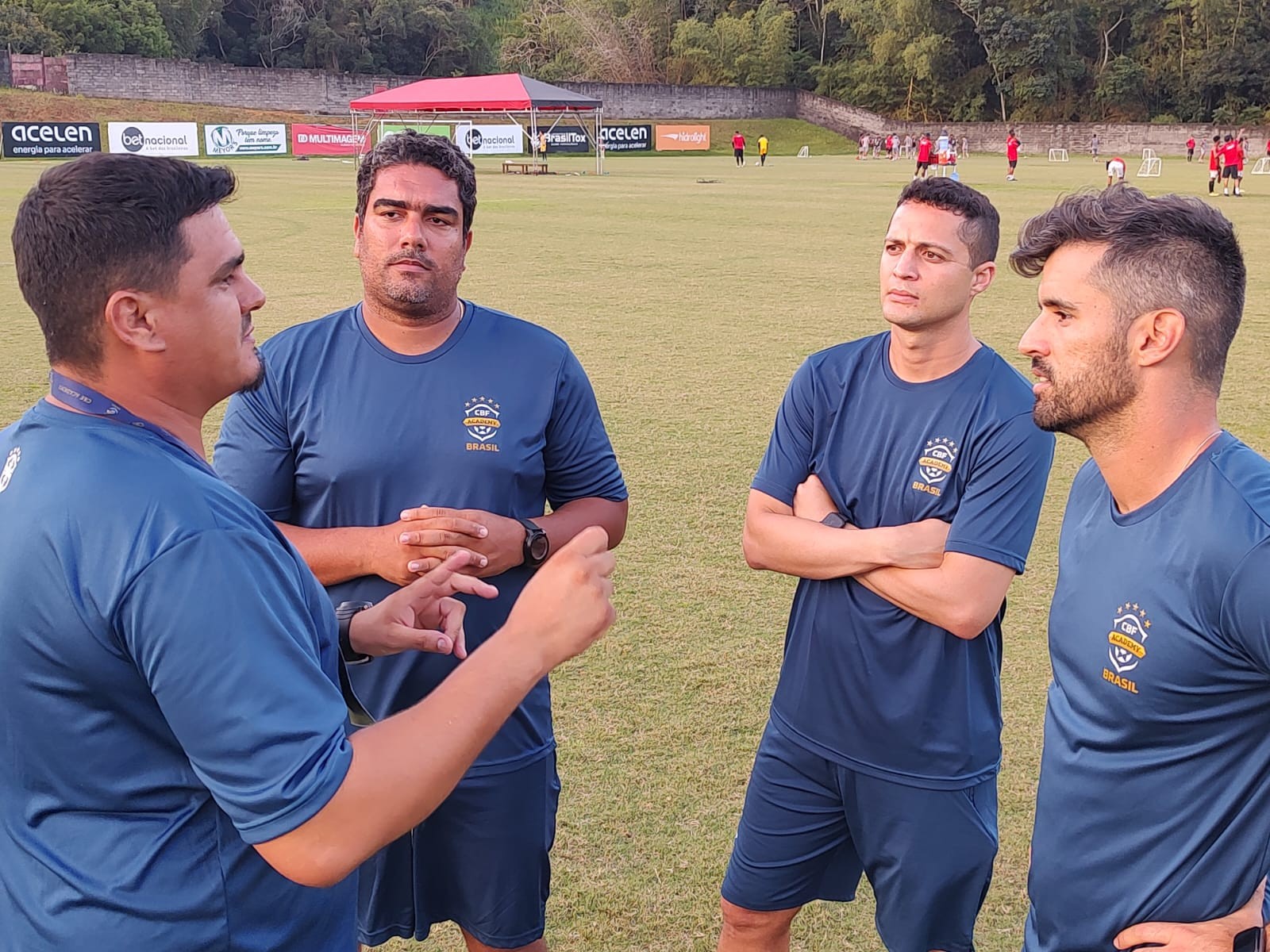 Ex-Vasco e Corinthians hoje estuda engenharia civil e nem titubeia na torcida da final: “Sonho de criança”