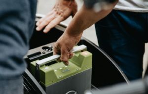 Energia "infinita" feita em casa: inventor brasileiro cria método inovador e atrai atenção da BYD