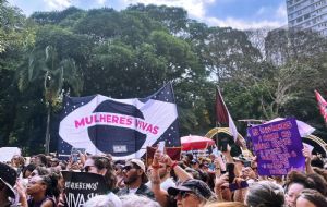 Milhares de mulheres protestam contra o feminicídio em SP; veja fotos