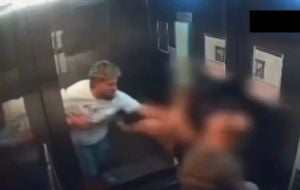 Cenas Brutais: turista americano espanca namorada em elevador no Rio
