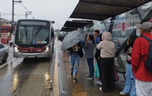 Greve surpresa de ônibus paralisa São Paulo e afeta 3 milhões de passageiros