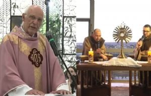 Igreja que censura Padre Júlio permite “lives contra o comunismo”