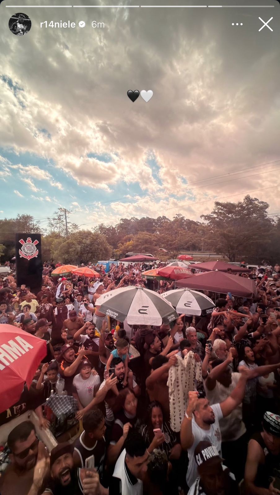 POV: jogadores do Corinthians registram festa da torcida no CT; veja vídeos feitos pelos atletas