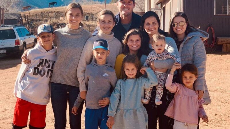 Pai de dez filhos e avô, Philip Rivers larga a aposentadoria e assina com os Colts na NFL