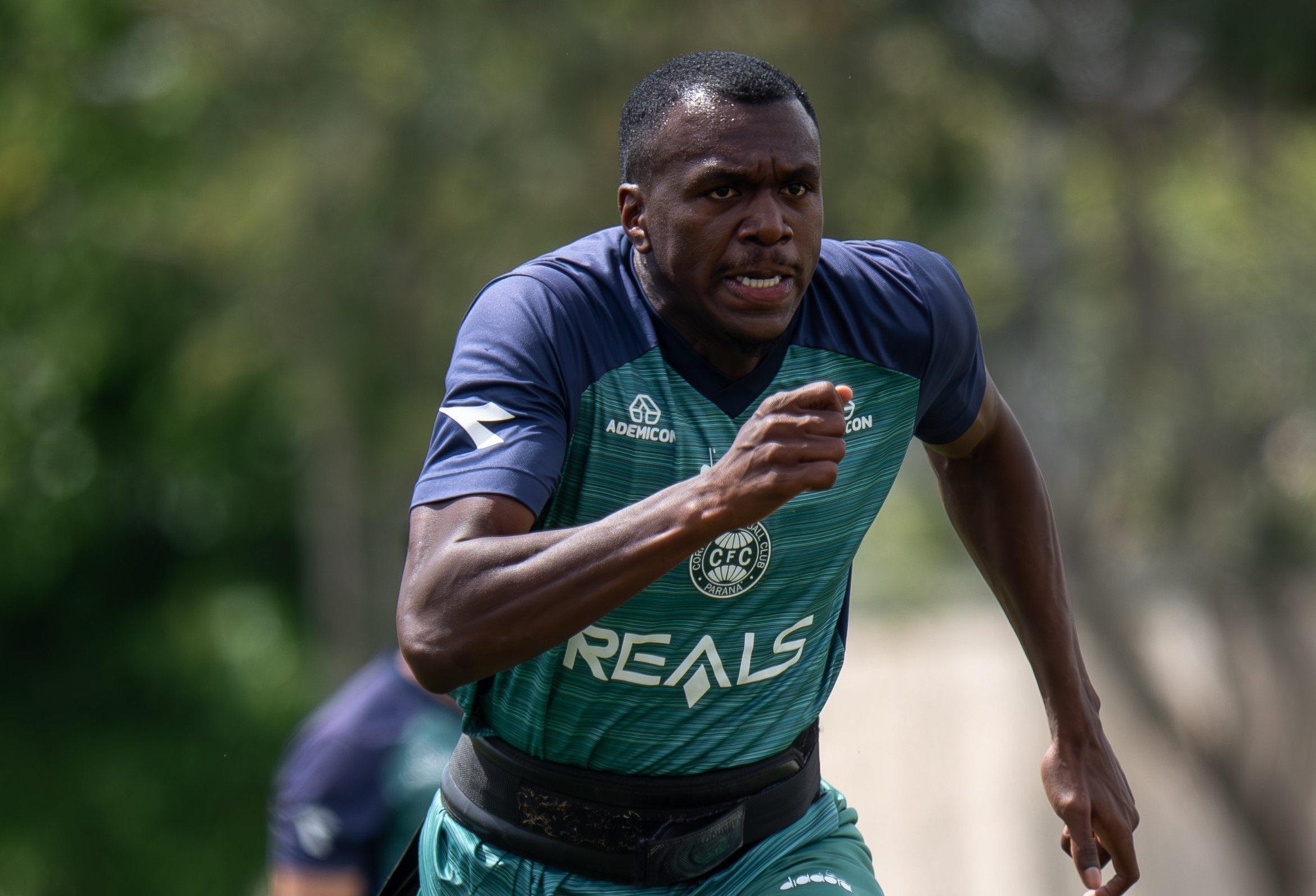 Zagueiro do Coritiba, Jacy sofre fratura na face e vai passar por cirurgia