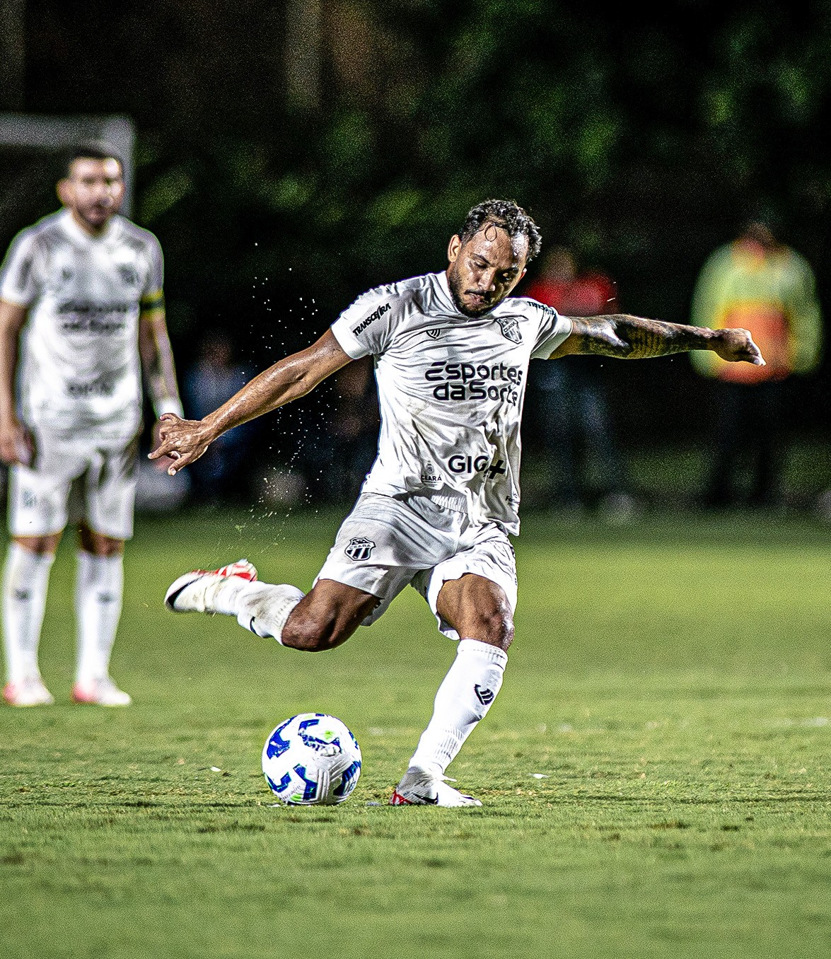 Goiás anuncia contratação do meia Lourenço, ex-Ceará