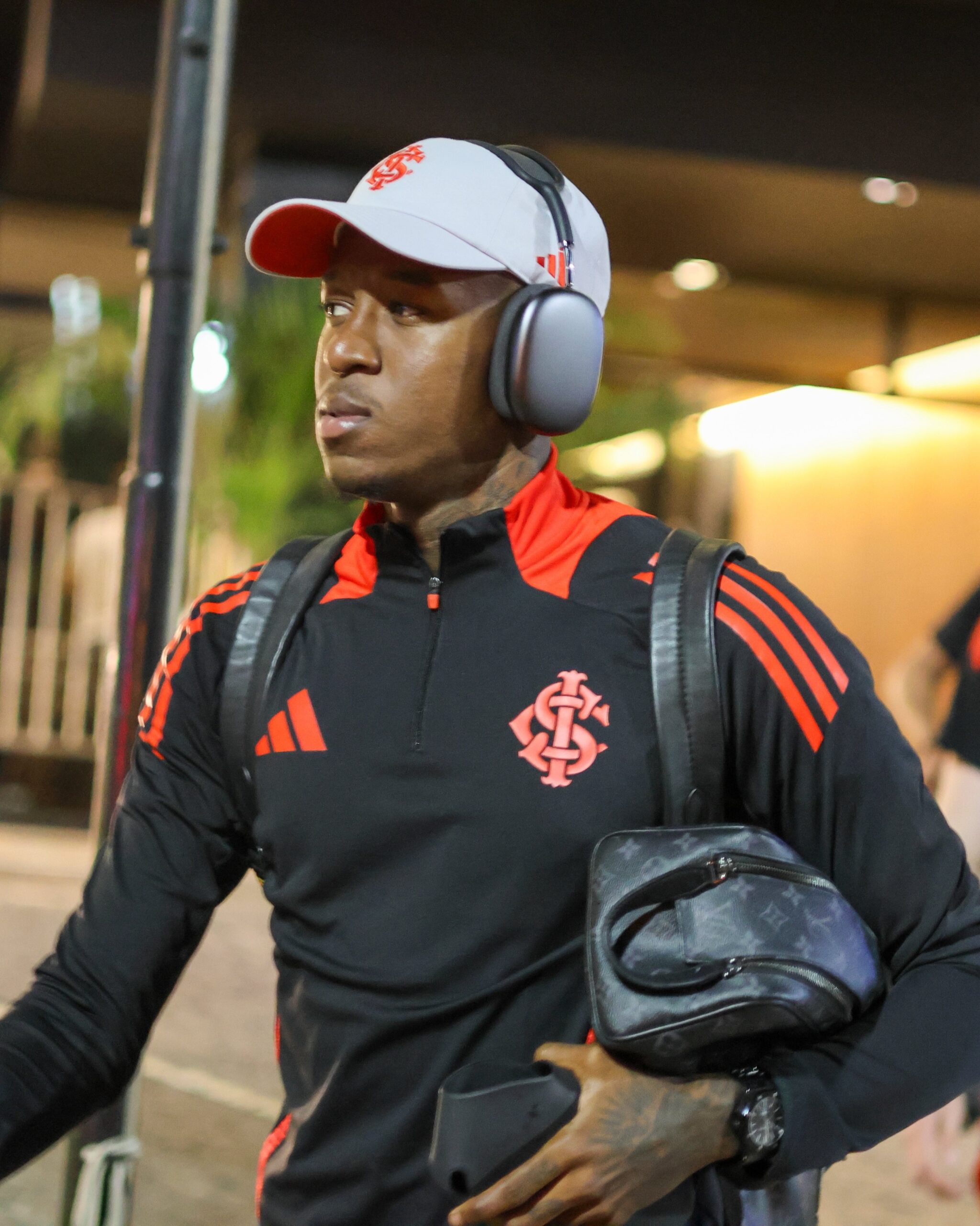 Cruzeiro desiste de esperar por Vitão, do Inter, e parte para outros alvos na zaga