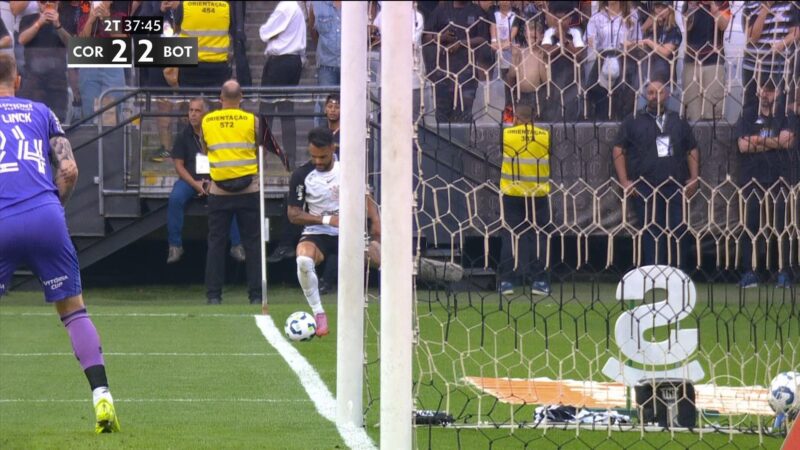 Danilo, do Botafogo, critica arbitragem por gol do Corinthians: “Isso é uma vergonha”