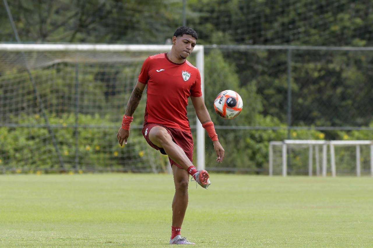 Portuguesa antecipa fim do empréstimo de Maceió, que volta do Mirassol para o Paulistão