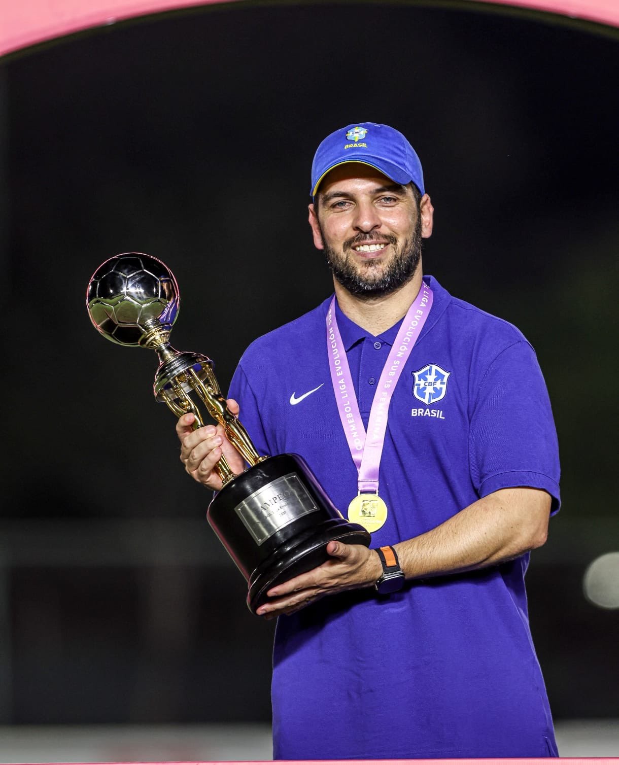 Vasco anuncia Rubens Franco, novo técnico do futebol feminino