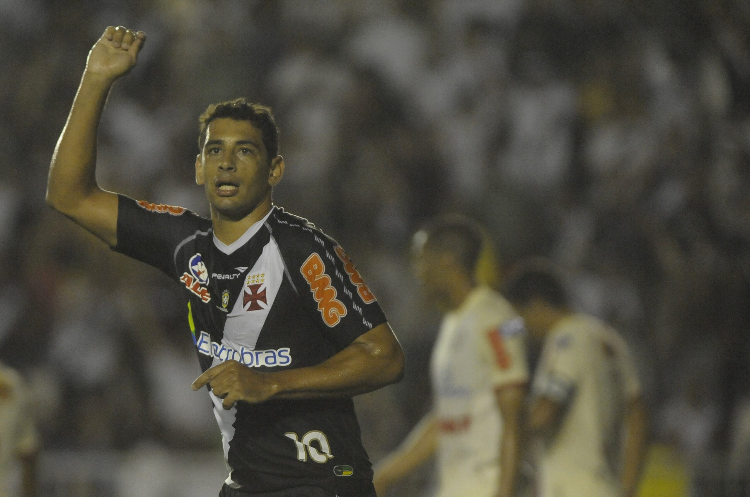 Diego Souza e família se emocionam com classificação do Vasco à final da Copa do Brasil; veja