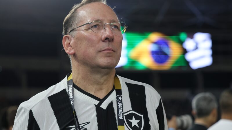 Entenda qual o perfil de técnico buscado por Textor para o Botafogo