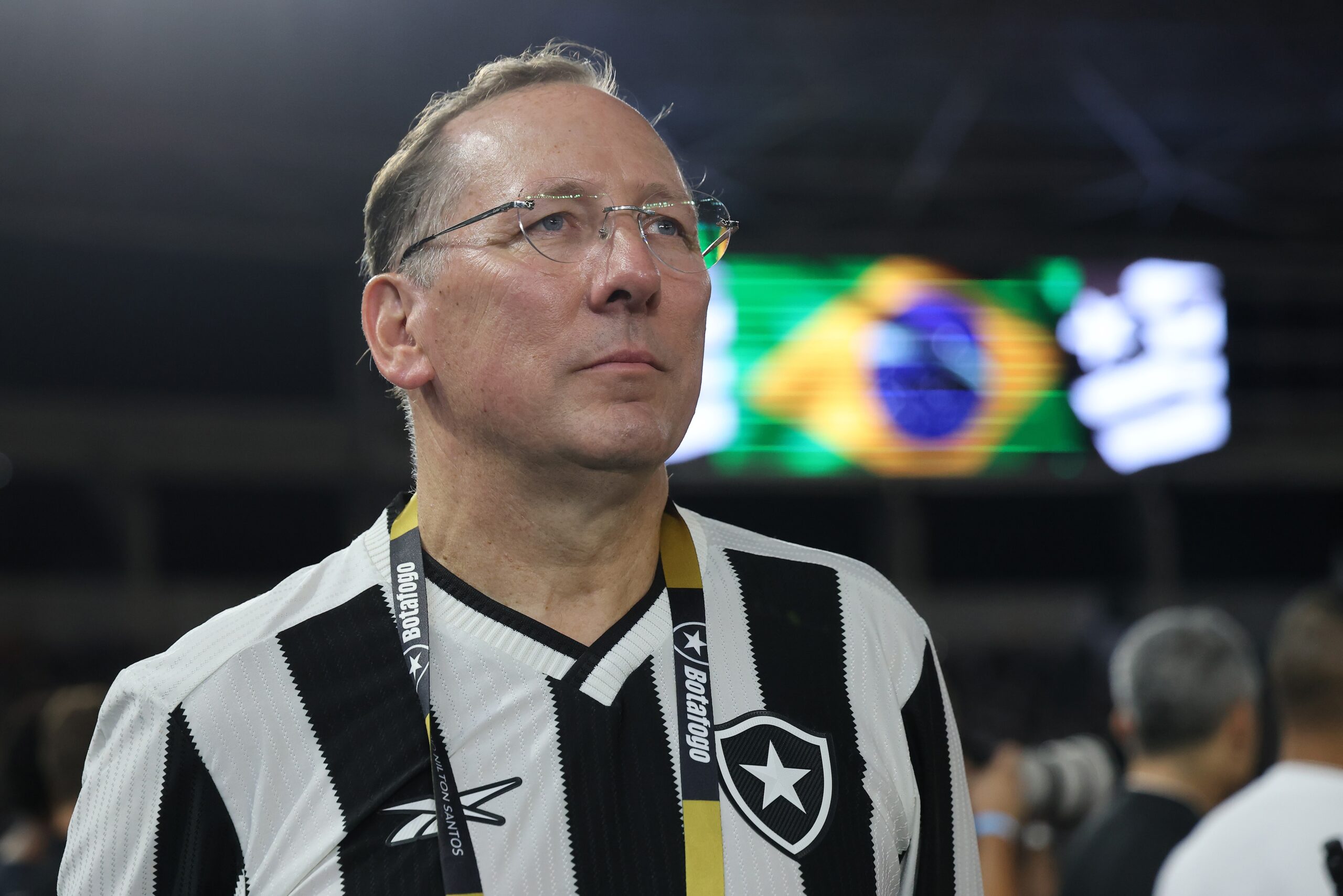 Entenda qual o perfil de técnico buscado por Textor para o Botafogo