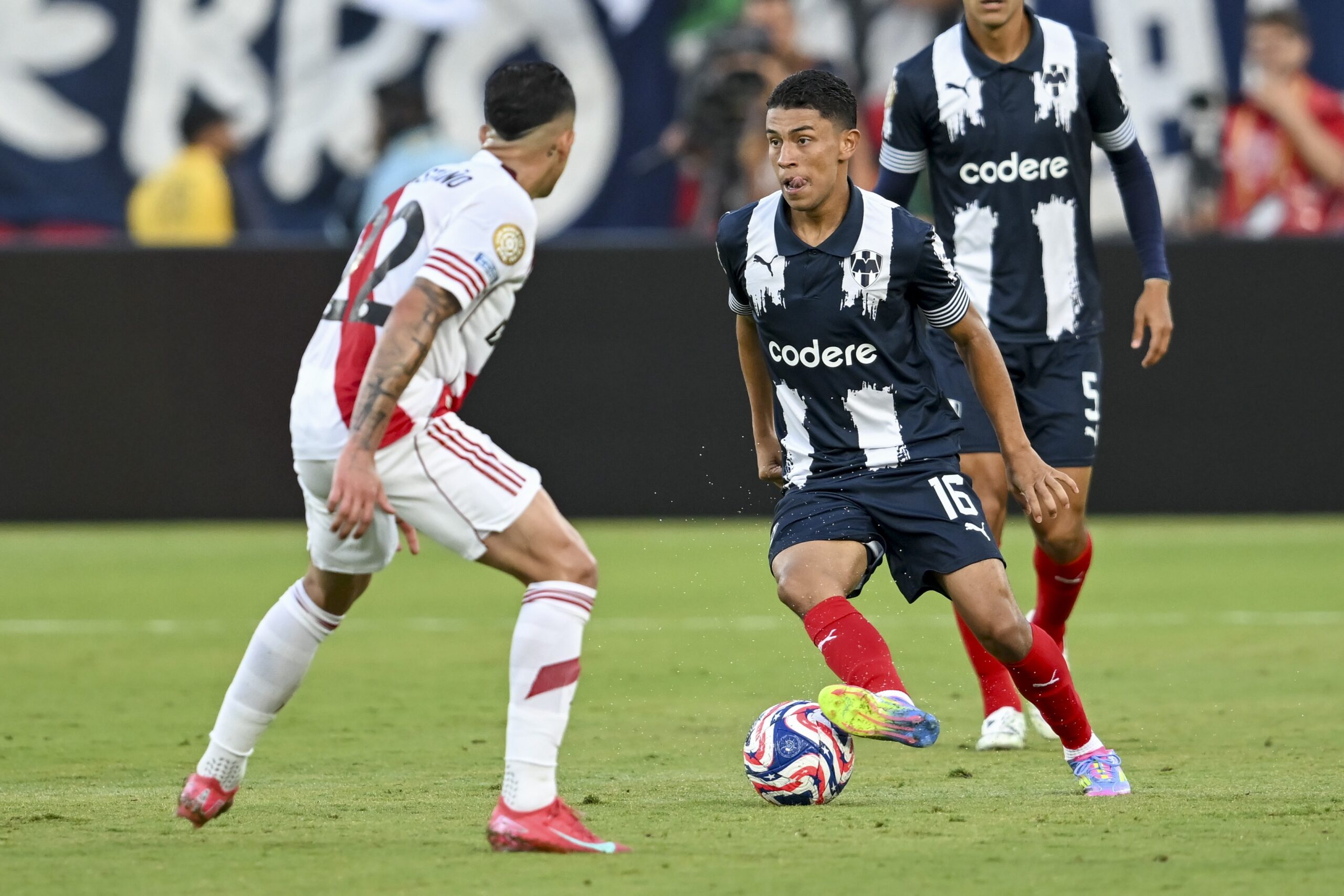 Vasco faz proposta para contratar Johan Rojas, meia do Monterrey