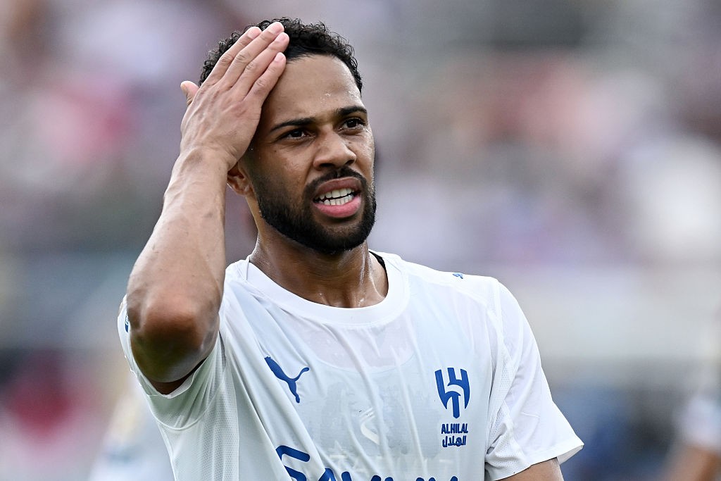 Atlético-MG oficializa contratação de Renan Lodi