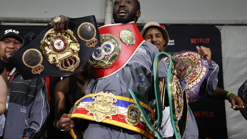 Terence Crawford anuncia aposentadoria do boxe