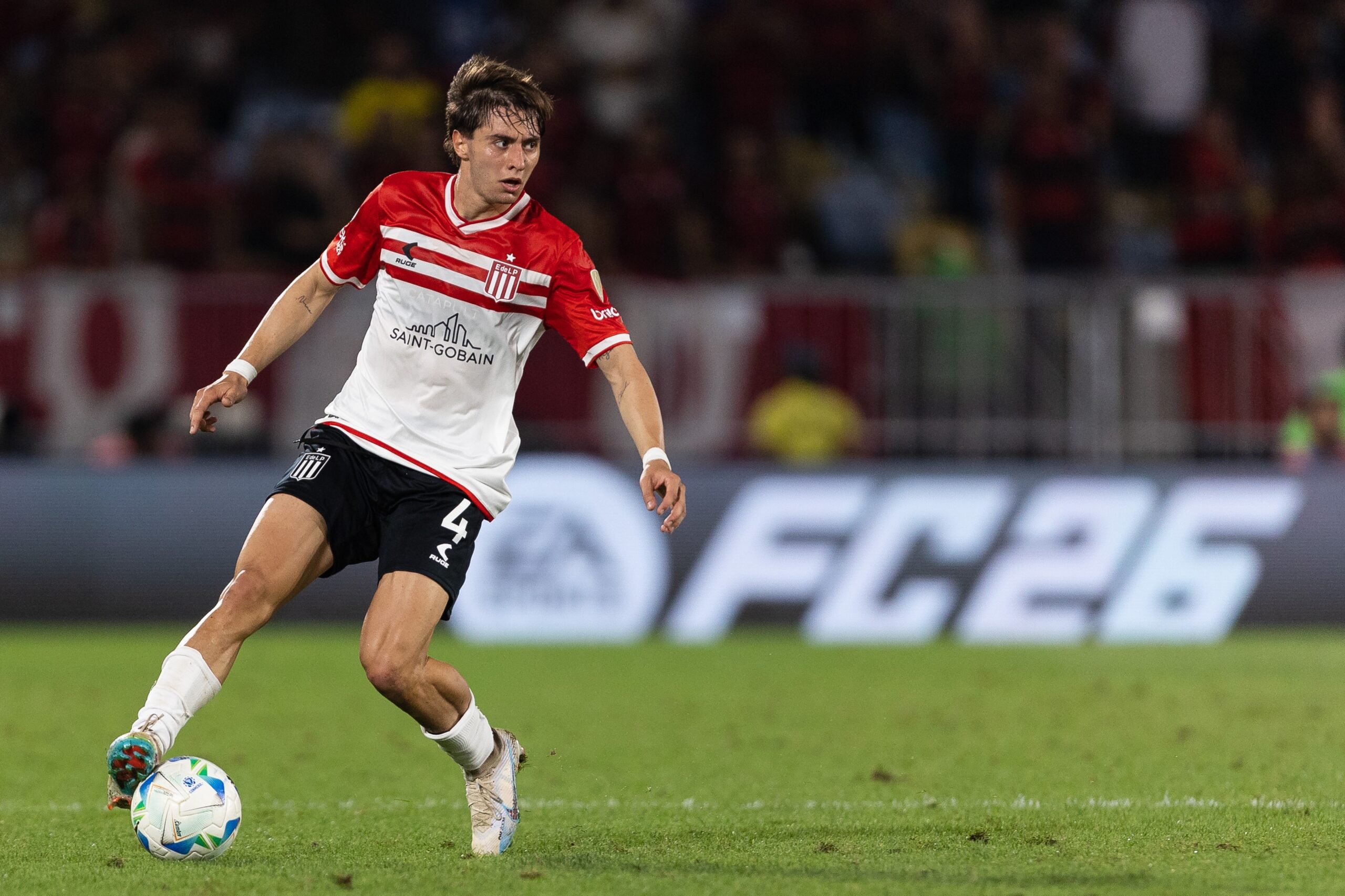 Conheça lateral-direito argentino que está na mira do Bahia