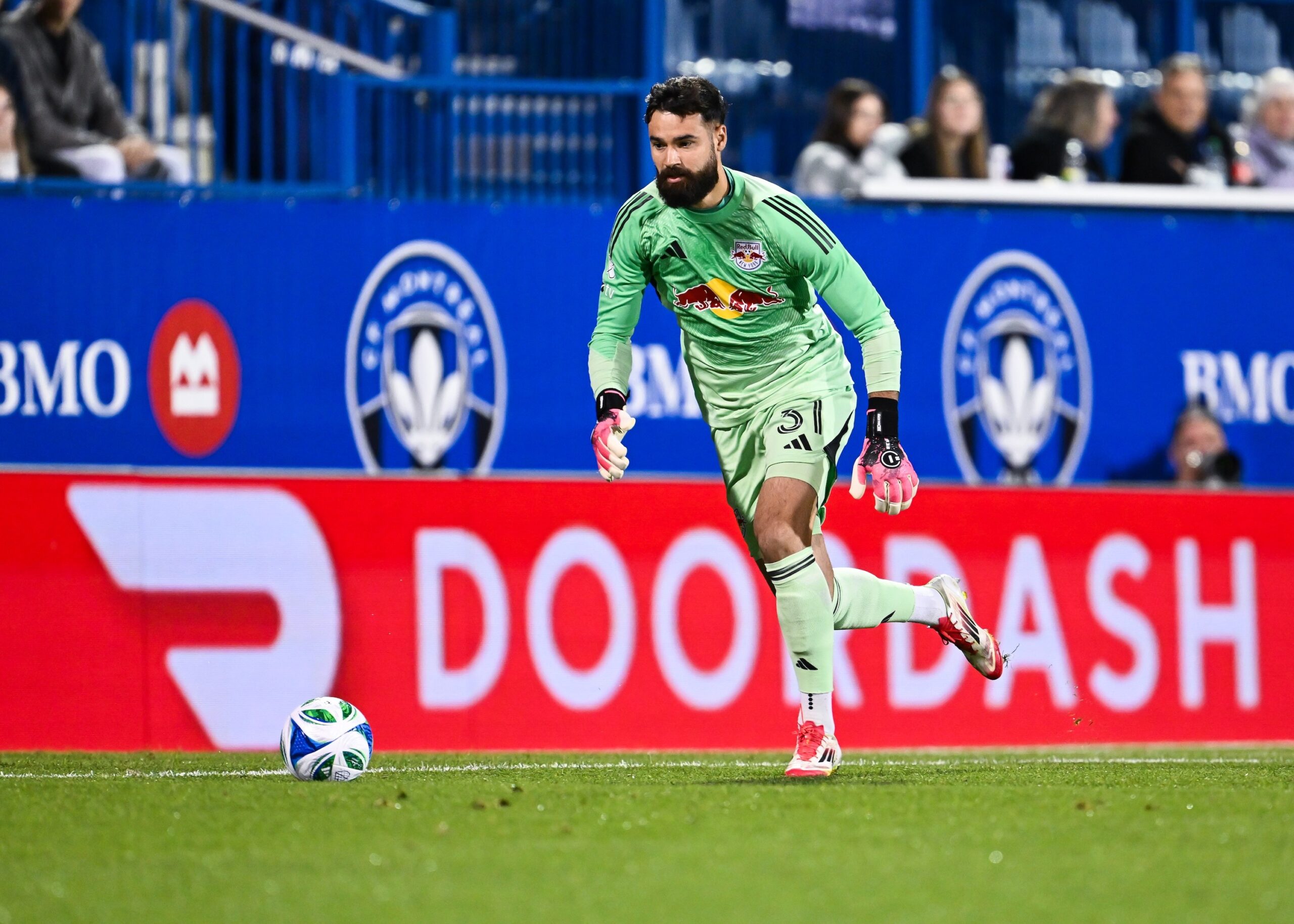 São Paulo acerta a contratação do goleiro Carlos Coronel, da seleção do Paraguai