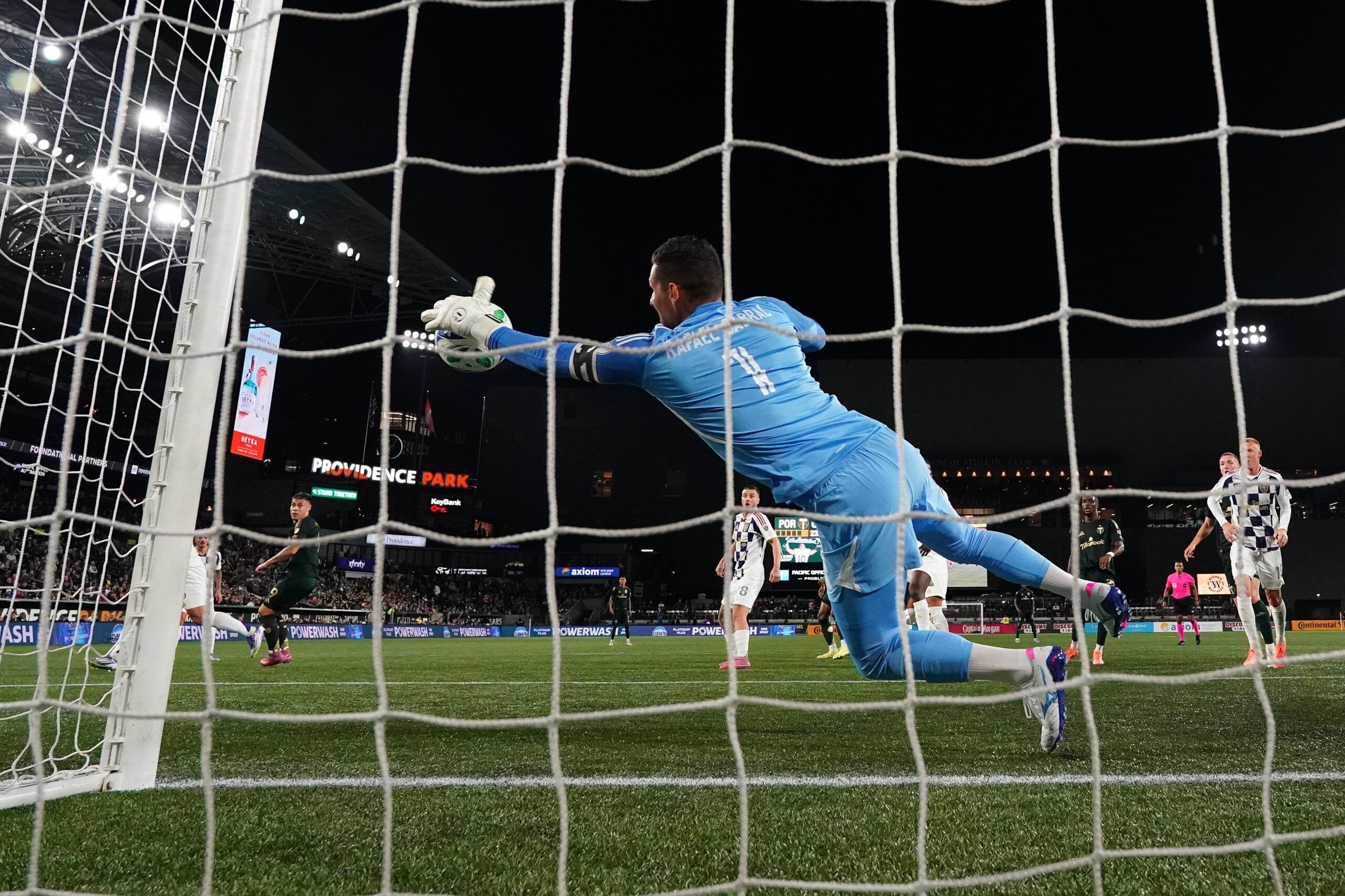 Rafael Cabral faz balanço do 1º ano na MLS: “Goleiro tem que trabalhar mais do que no Brasil”