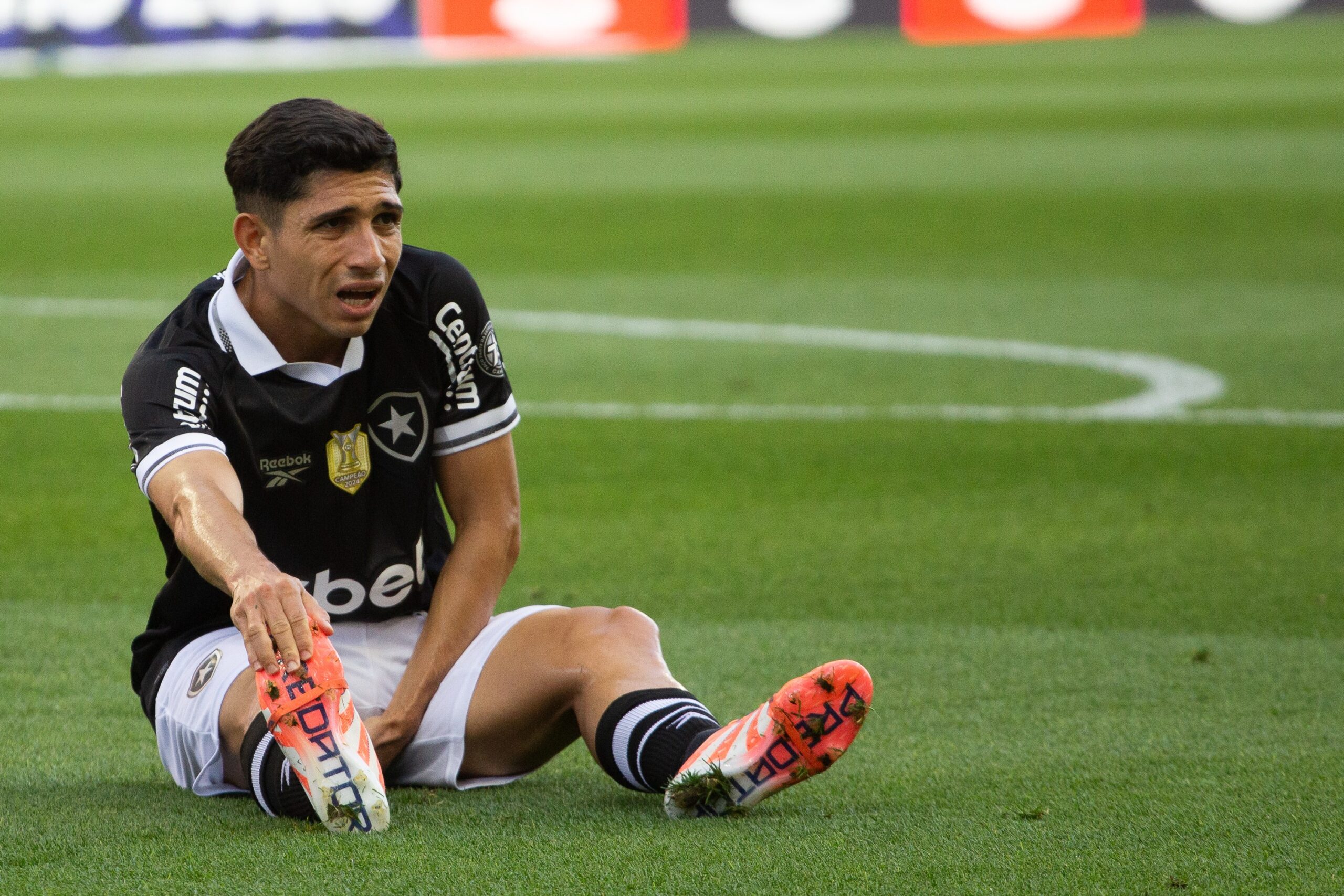 Savarino, Montoro, Chris Ramos… Veja as situações dos jogadores machucados do Botafogo