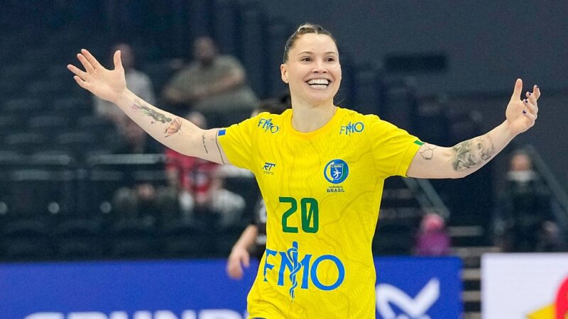 Brasileira faz golaço de costas em vitória sobre a Coreia do Sul no Mundial de handebol; veja