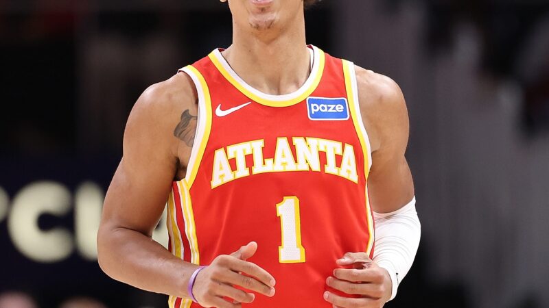 Jalen Johnson se torna primeiro ala a conseguir triplos-duplos consecutivos desde LeBron James