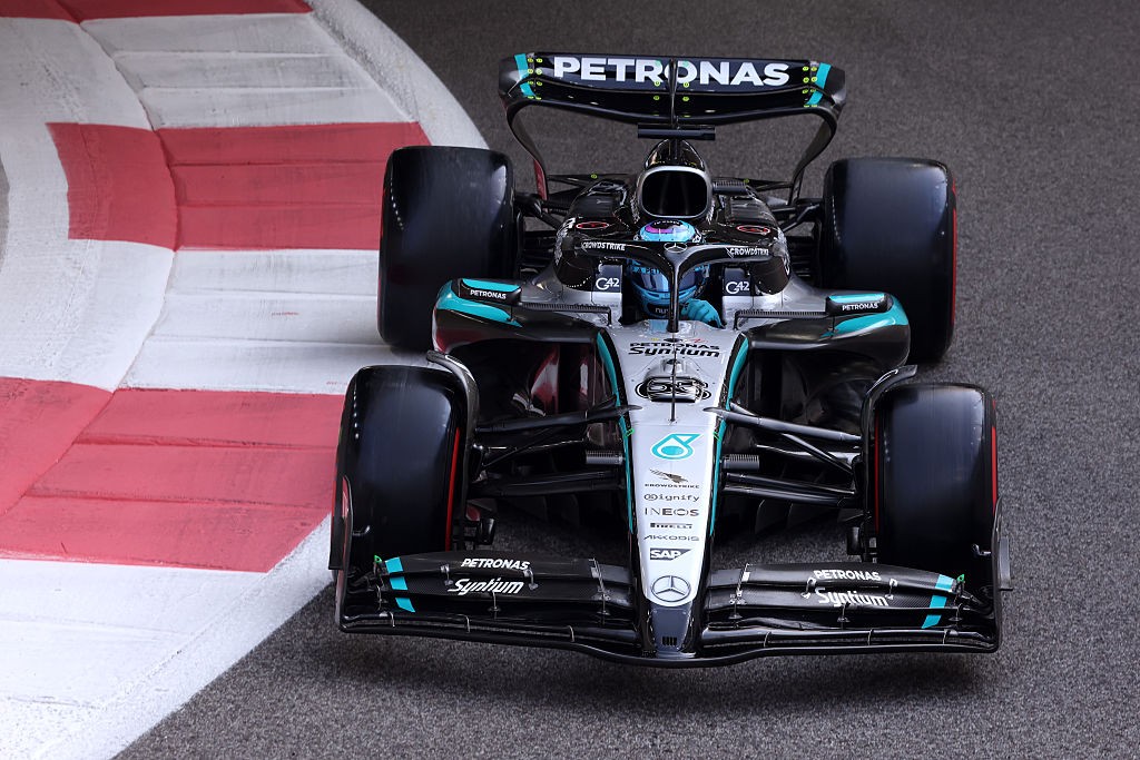 GP de Abu Dhabi: Russell lidera último treino livre de 2025, e Bortoleto é 11º