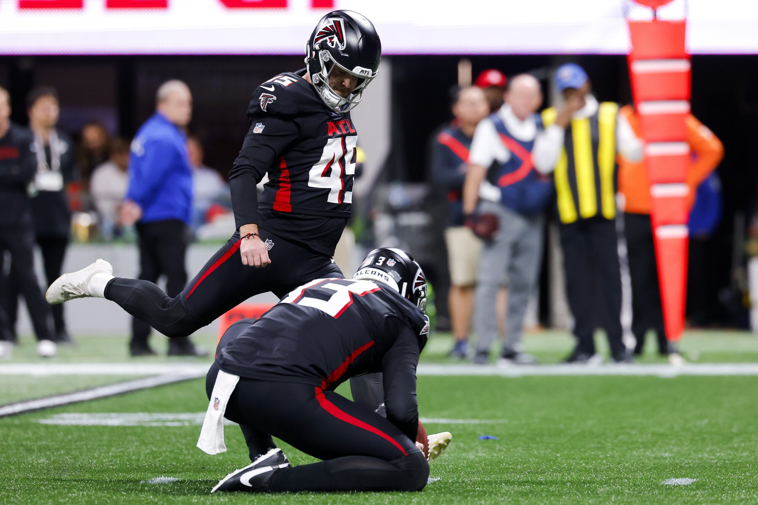 Falcons conseguem remontada e vencem Bucs com chute no estouro do cronômetro