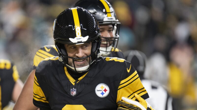 Aaron Rodgers brilha e Steelers vencem os Dolphins na NFL