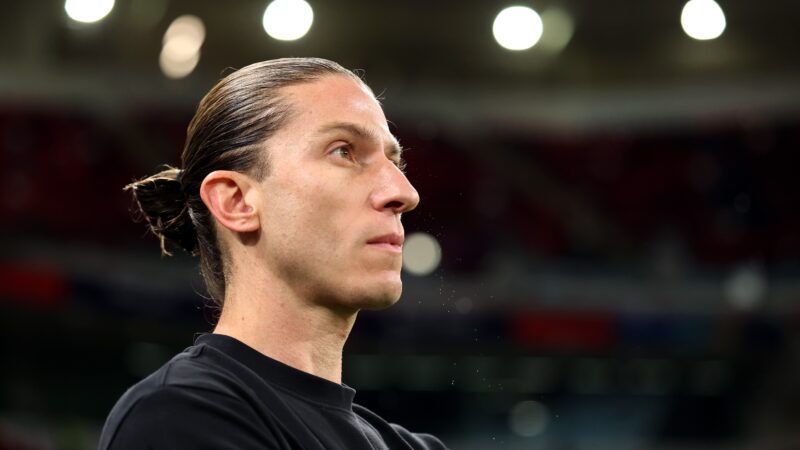 Filipe Luís dá ok para proposta do Flamengo, mas salário da comissão técnica emperra acordo às vésperas do fim do contrato