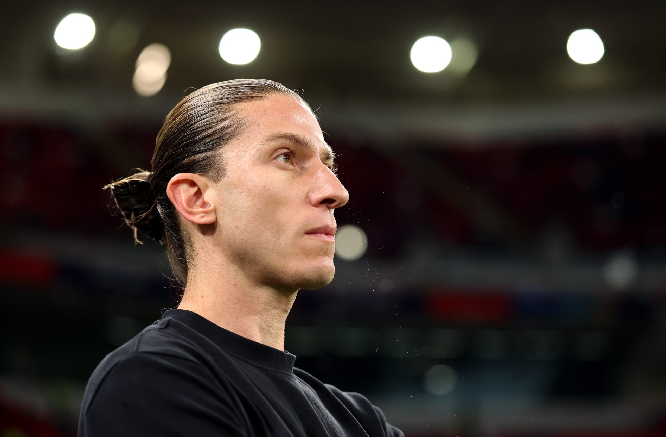 Filipe Luís dá ok para proposta do Flamengo, mas salário da comissão técnica emperra acordo às vésperas do fim do contrato