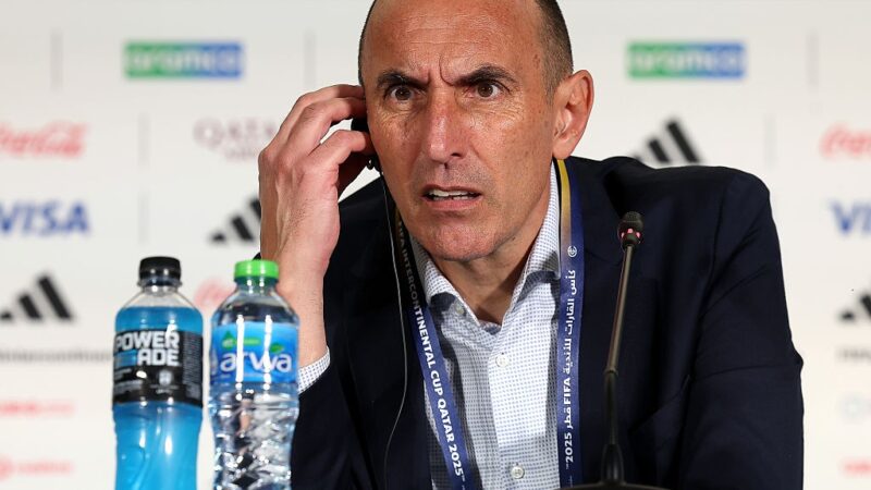 Técnico do Pyramids se irrita com pergunta após derrota para o Flamengo: “Vocês não entendem nada de futebol”