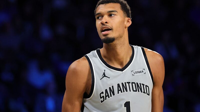 Wembanyama anuncia morte de avó e cai no choro em entrevista após final da Copa da NBA