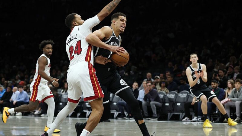 NBA: Norman Powell faz cesta do meio da quadra em Nets x Heat