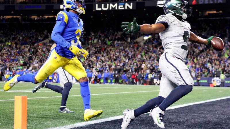 Com pontuação sem querer no VAR, Seattle faz milagre e vira contra Rams