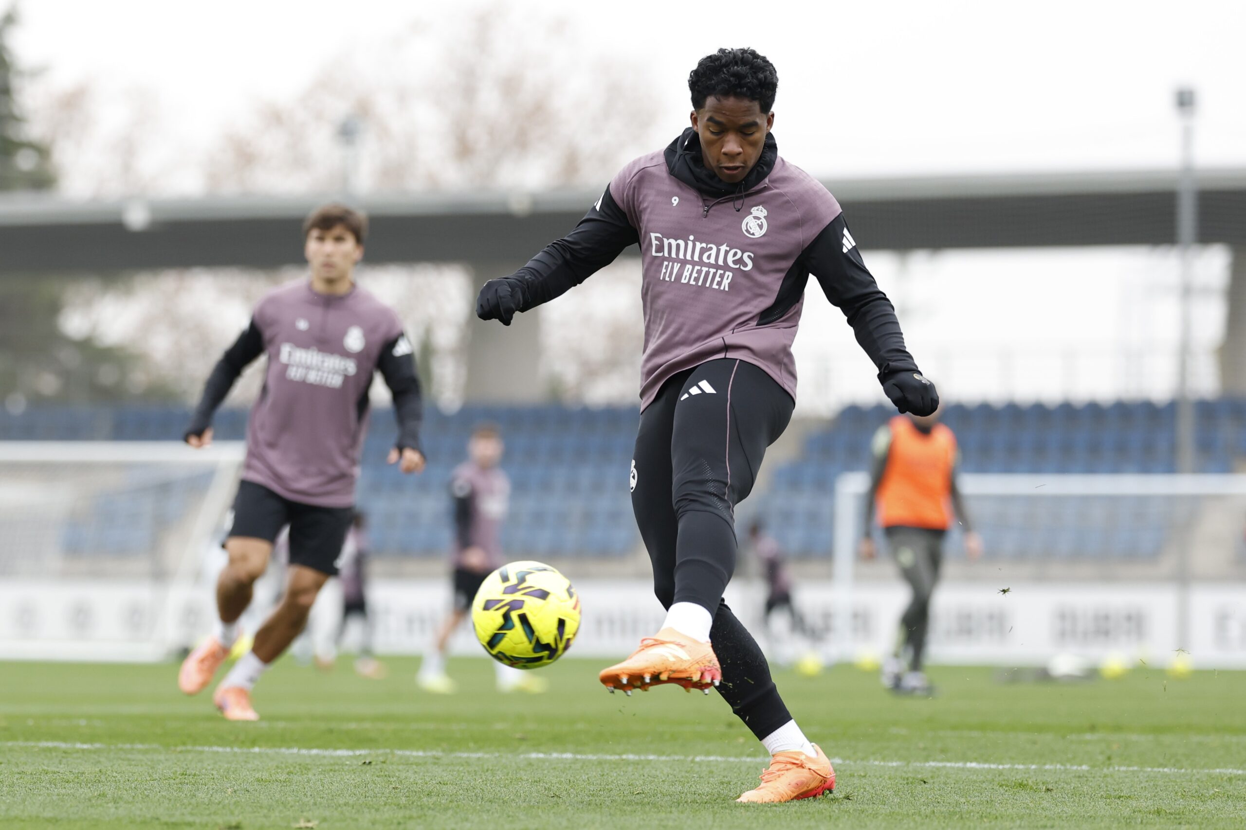 Líder da Liga Europa, 5º na França e “com problema de mentalidade”: o Lyon que Endrick vai encontrar